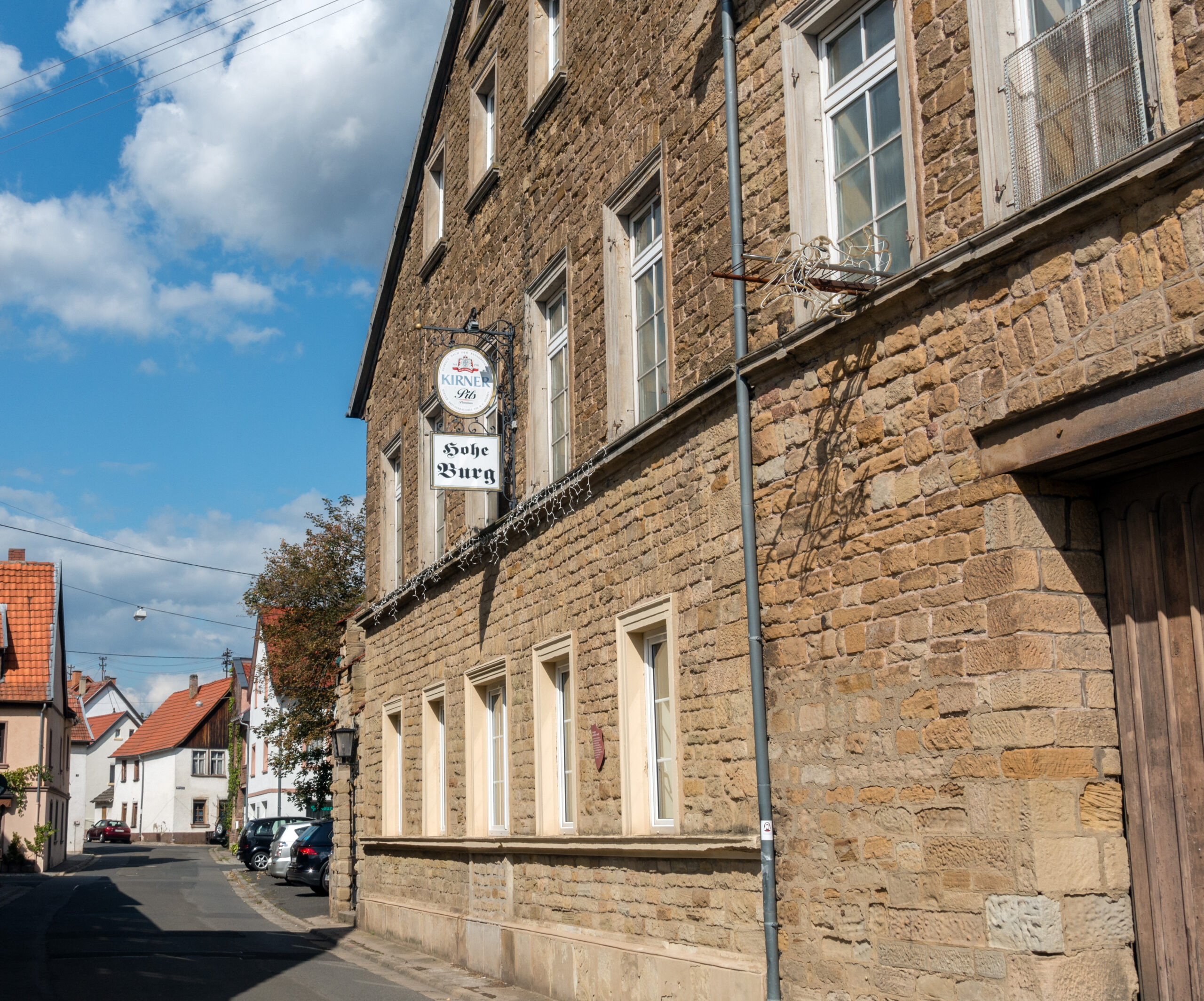 „Hohe Burg“ steht zum Verkauf – Zukunft des Traditionsgasthauses weiter offen