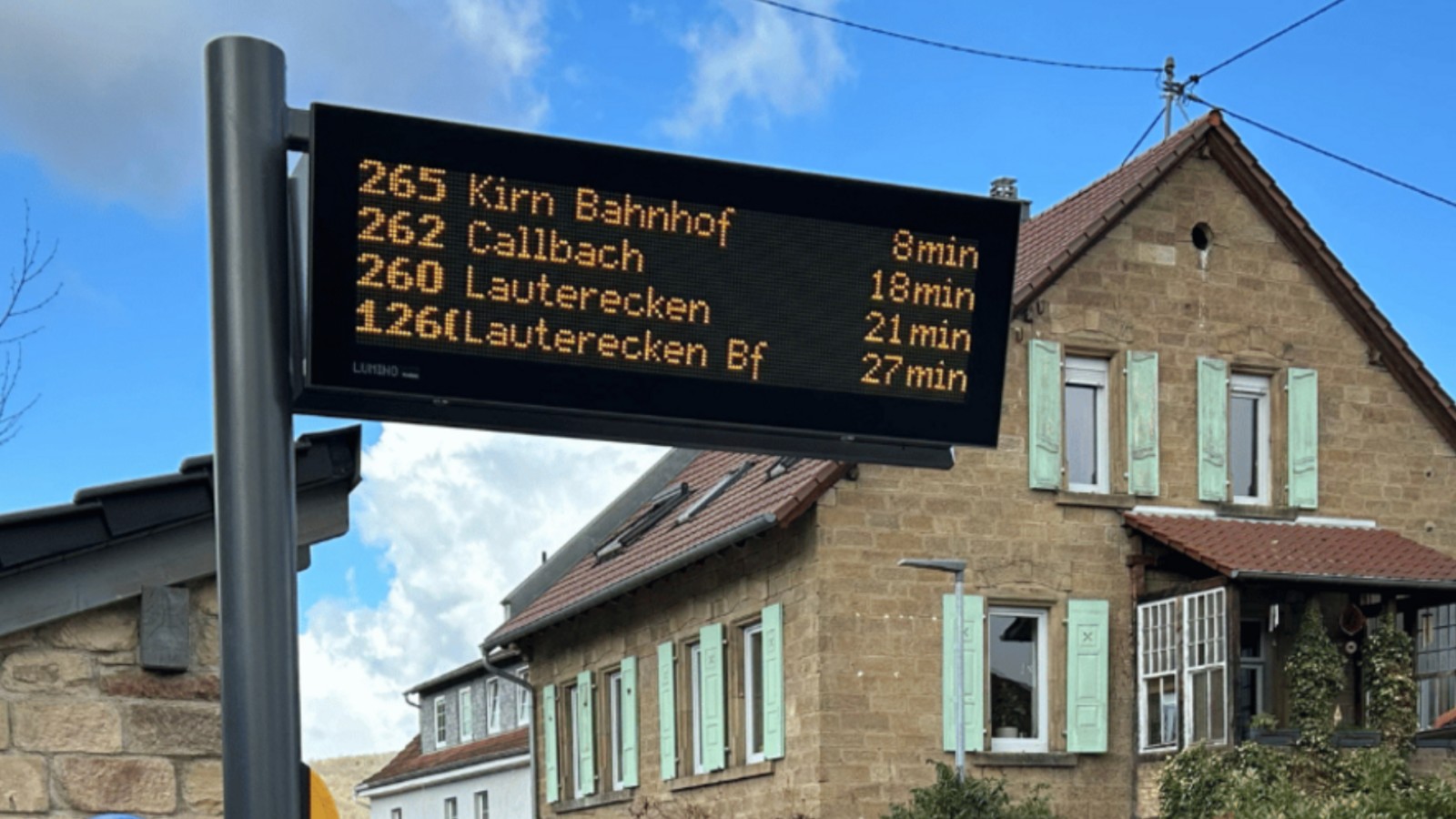 Echtzeit-Anzeigen bringen modernen Komfort ins ländliche Nahverkehr