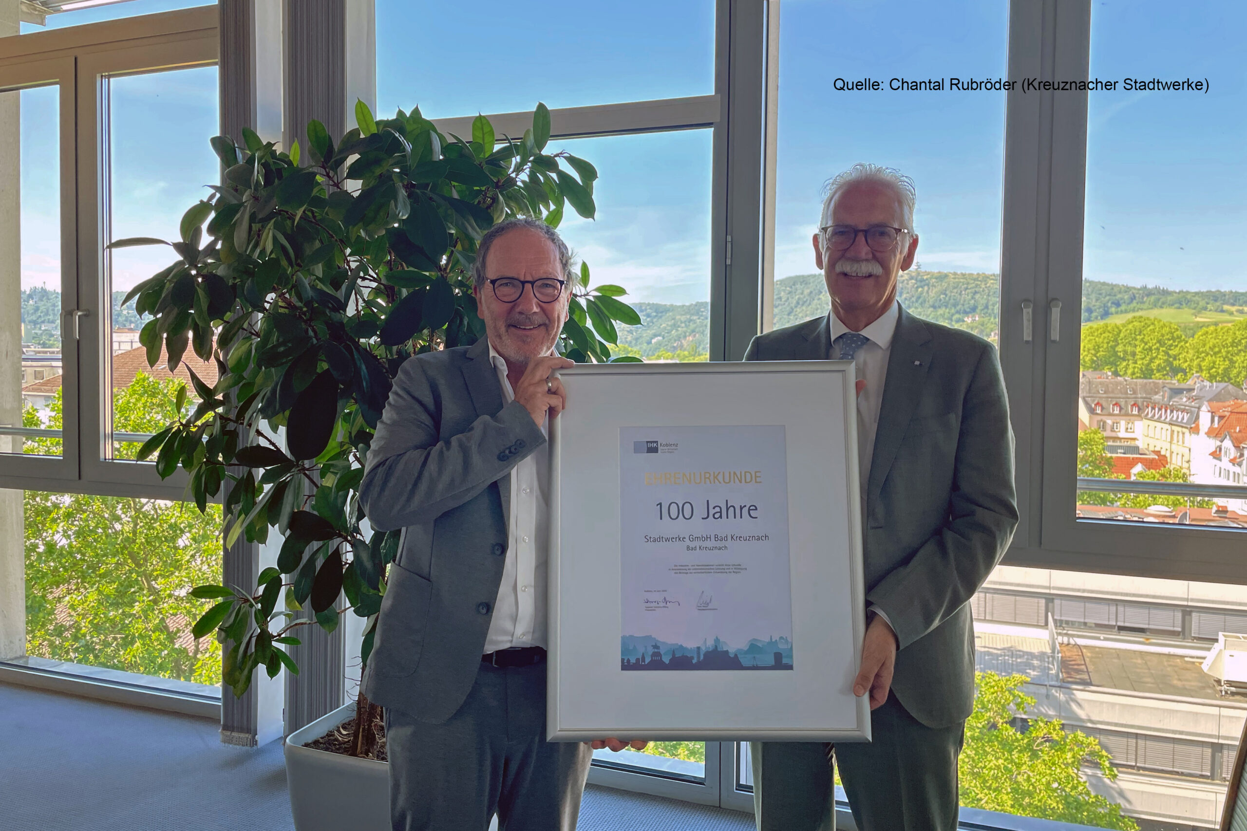 IHK Koblenz würdigt 100 Jahre Kreuznacher Stadtwerke mit Ehrenurkunde
