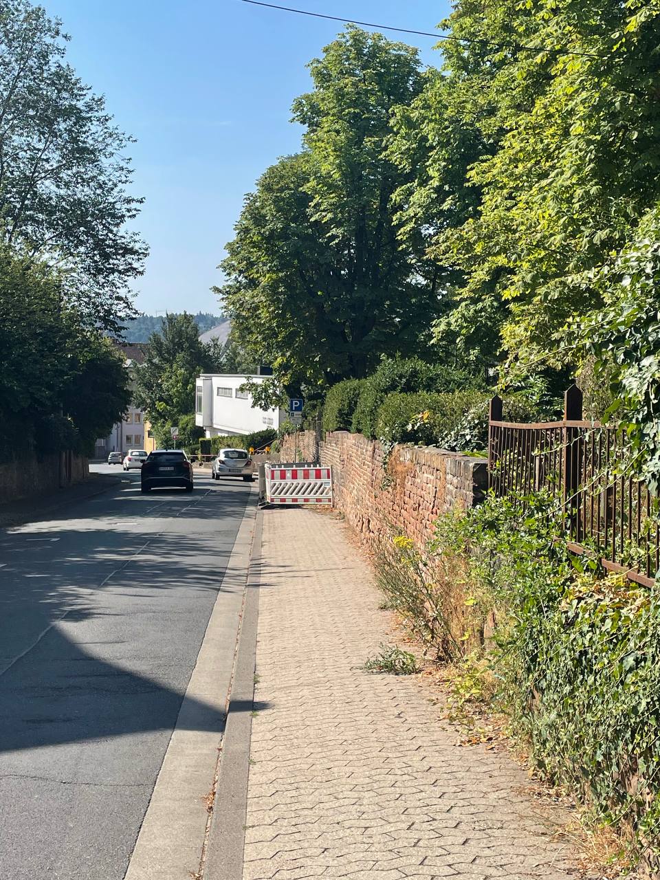 Gehweg neben Casinogarten-Spielplatz in der Stromberger Strasse weiterhin gesperrt