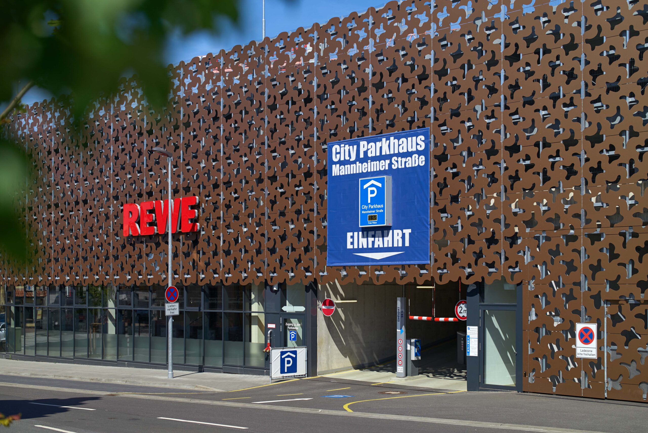 Pendler Parken im City Parkhaus Mannheimer Straße