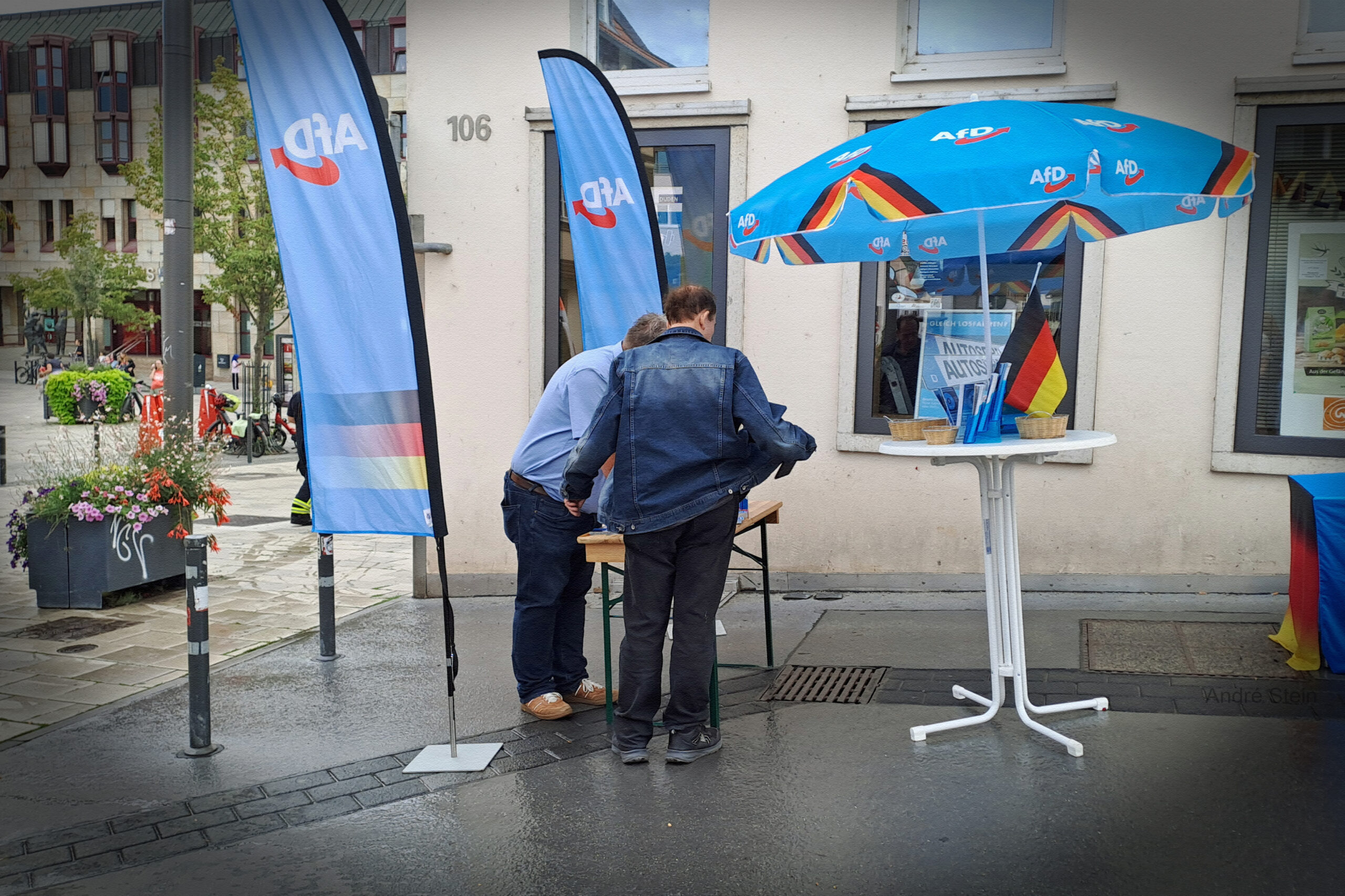 Bad Kreuznach: Flüssigkeitsanschlag auf AfD-Infostand